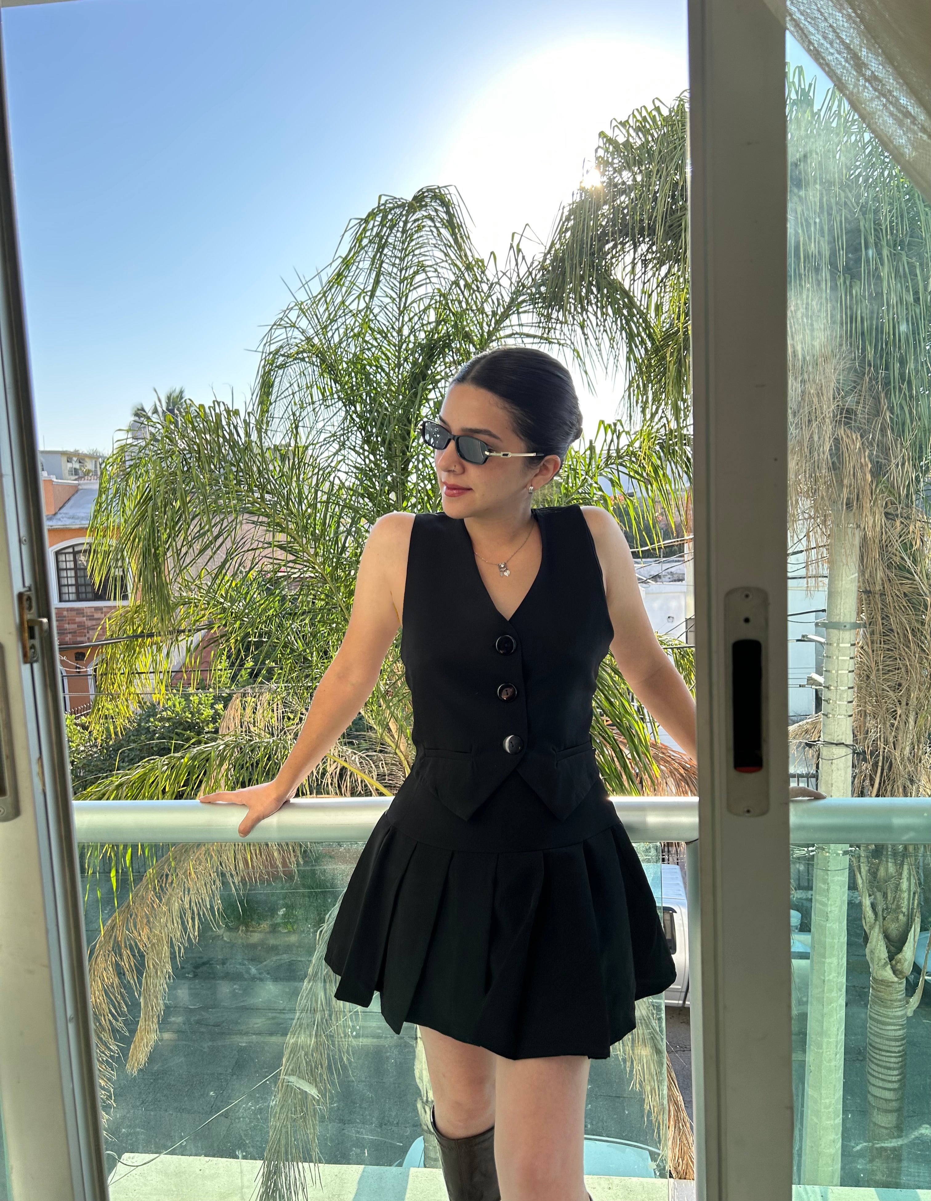 Set chaleco y falda negro