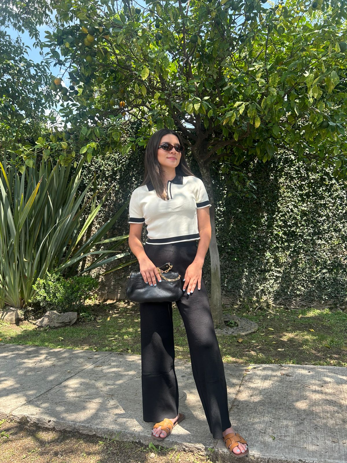 Set de Punto Beige con Negro Herraje