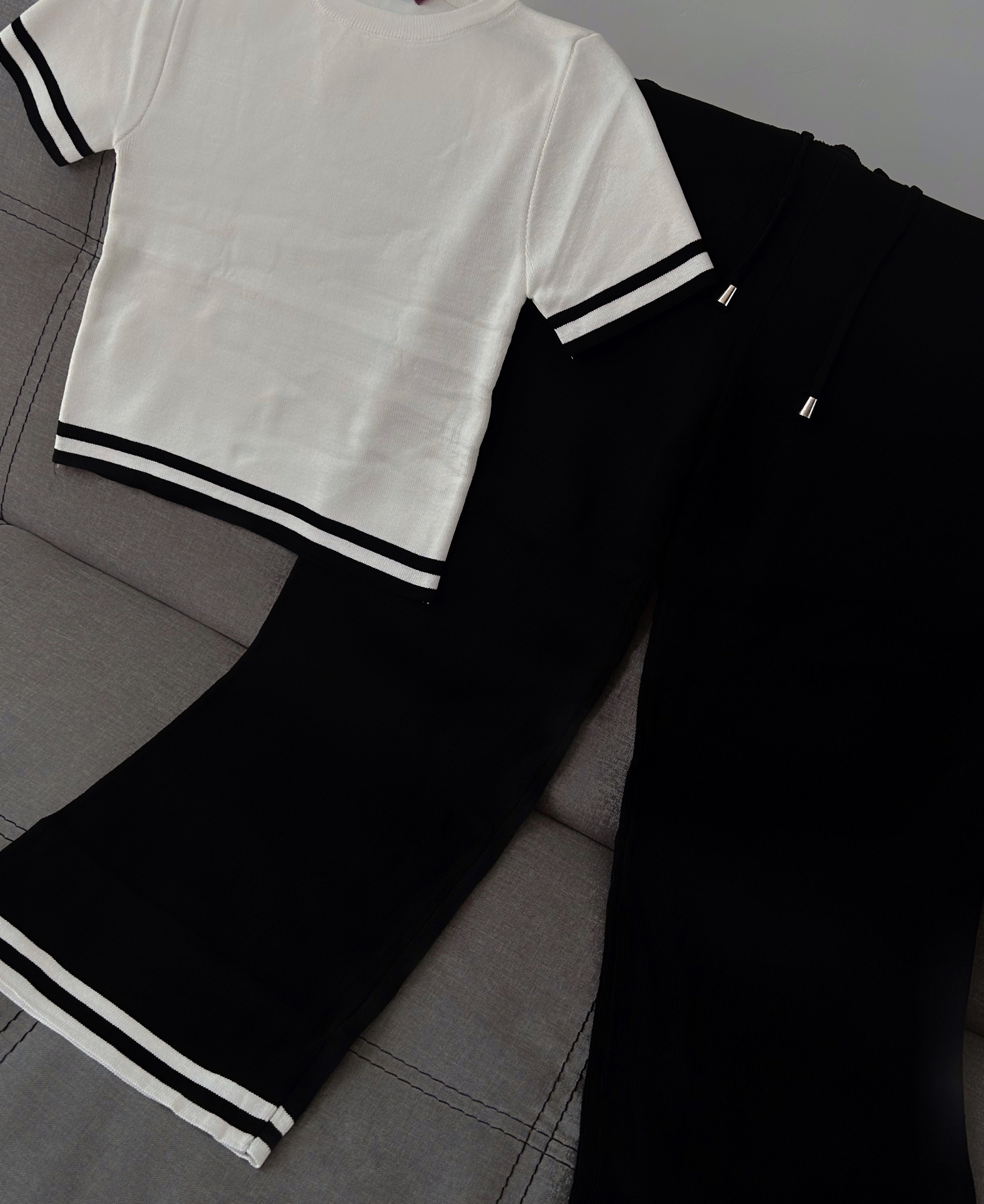 Set de Punto Blanco y Negro