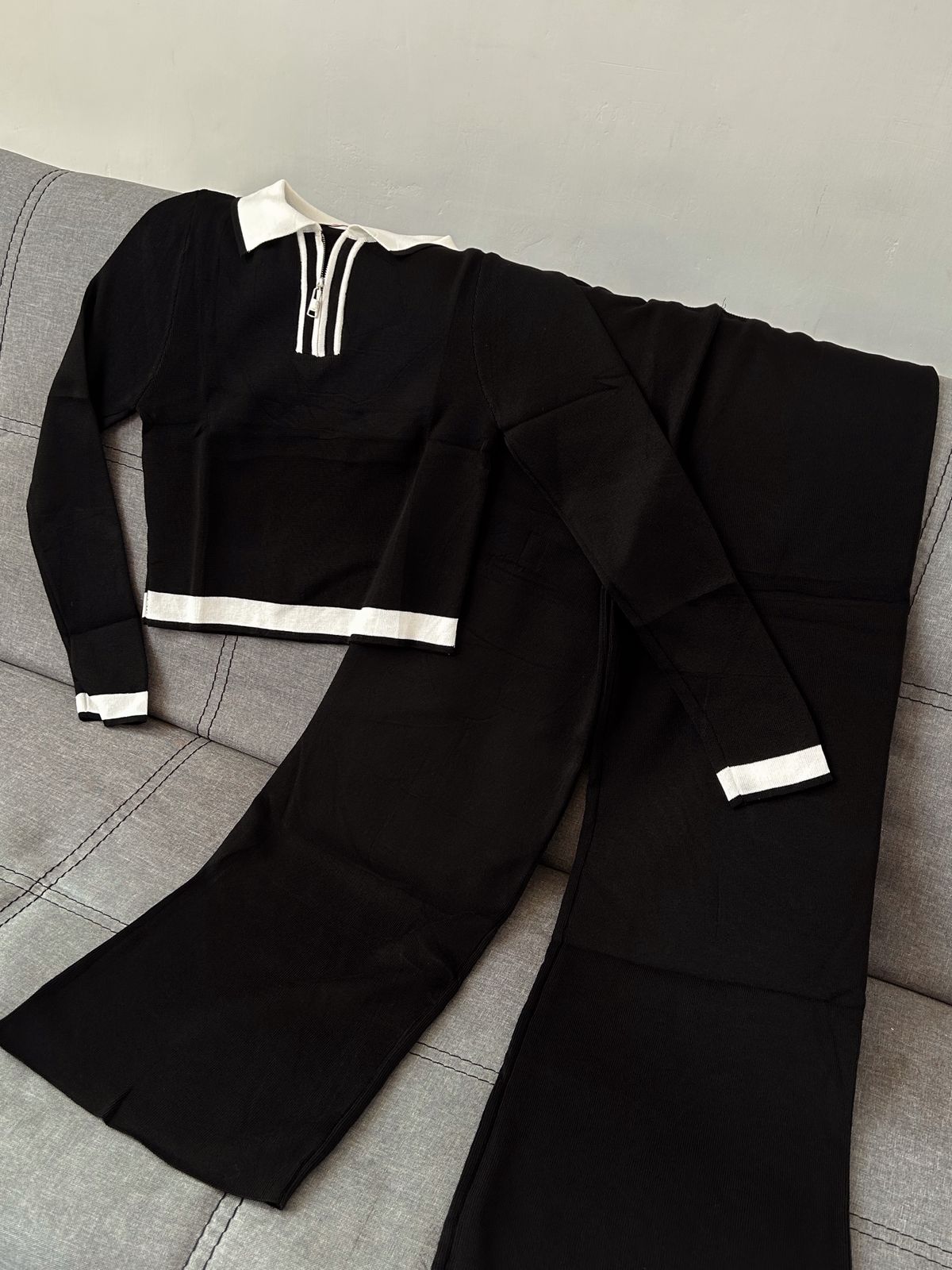 Set de Punto Blanco con Negro Herraje