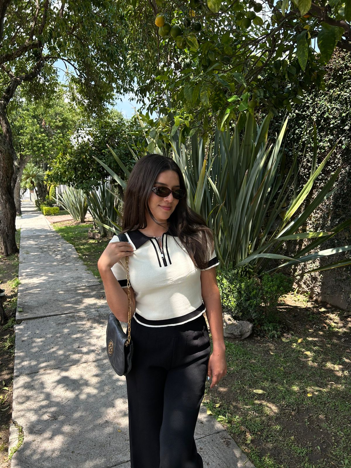 Set de Punto Beige con Negro Herraje